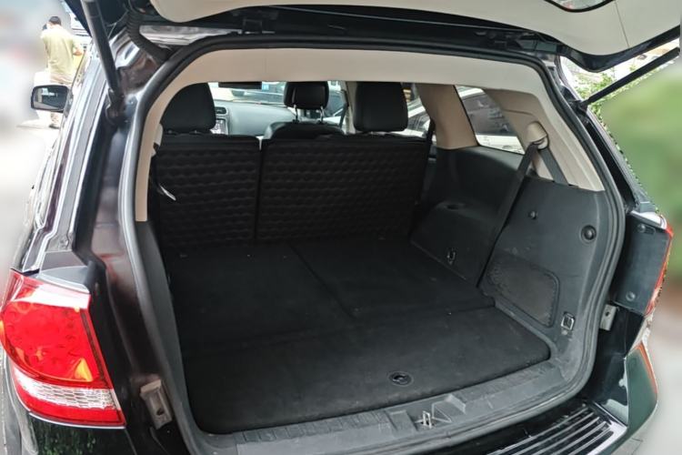 Used Dodge Journey 2013 2.4L Two-Wheel Drive Luxury Version Trunk