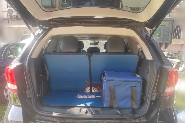 Used Dodge Journey 2013 2.4L Two-Wheel Drive Luxury Version Trunk