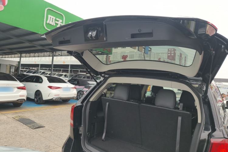 Used Dodge Journey 2013 2.4L Two-Wheel Drive Luxury Version Trunk