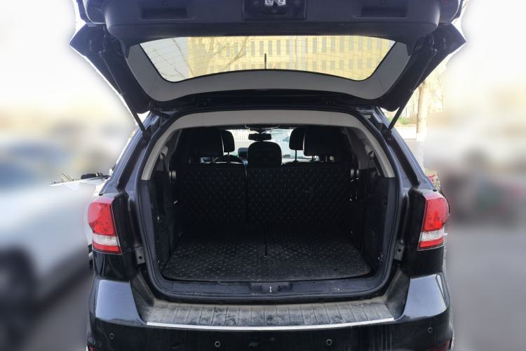 Used Dodge Journey 2013 2.4L Two-Wheel Drive Luxury Version Trunk