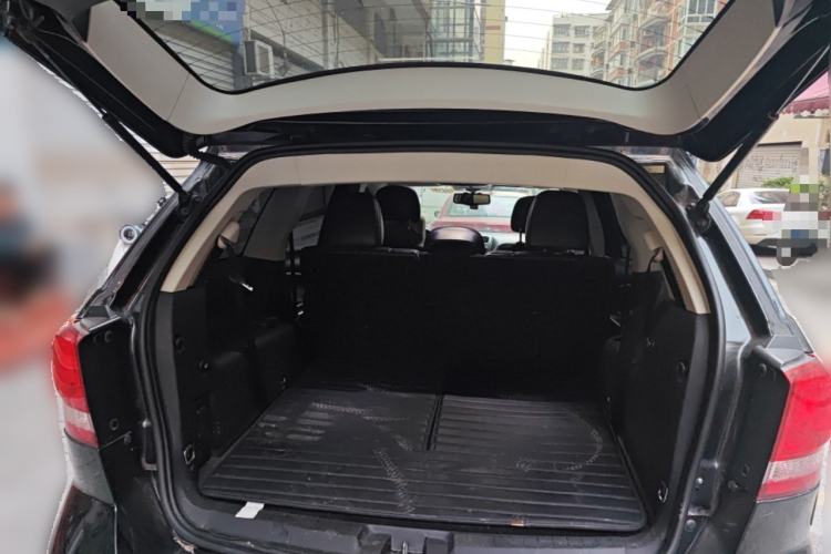 Used Dodge Journey 2013 2.4L Two-Wheel Drive Luxury Version Trunk
