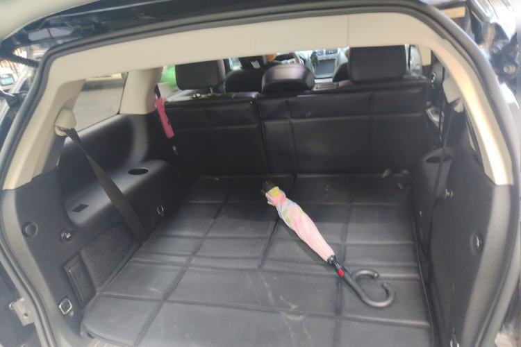 Used Dodge Journey 2013 2.4L Two-Wheel Drive Luxury Version Trunk