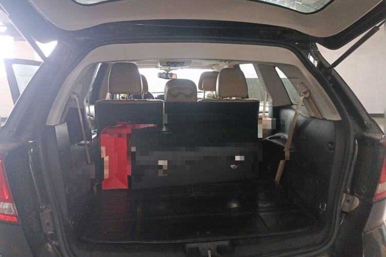 Used Dodge Journey 2013 2.4L Two-Wheel Drive Luxury Version Trunk