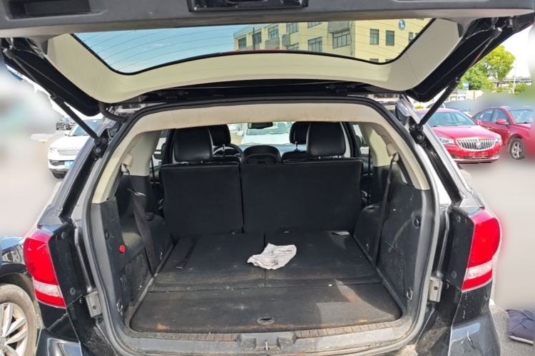 Used Dodge Journey 2013 2.4L Two-Wheel Drive Luxury Version Trunk