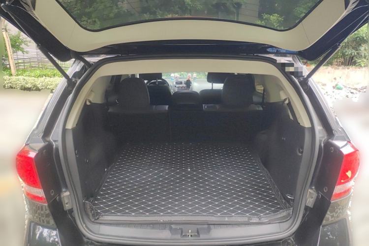 Used Dodge Journey 2013 2.4L Two-Wheel Drive Luxury Version Trunk