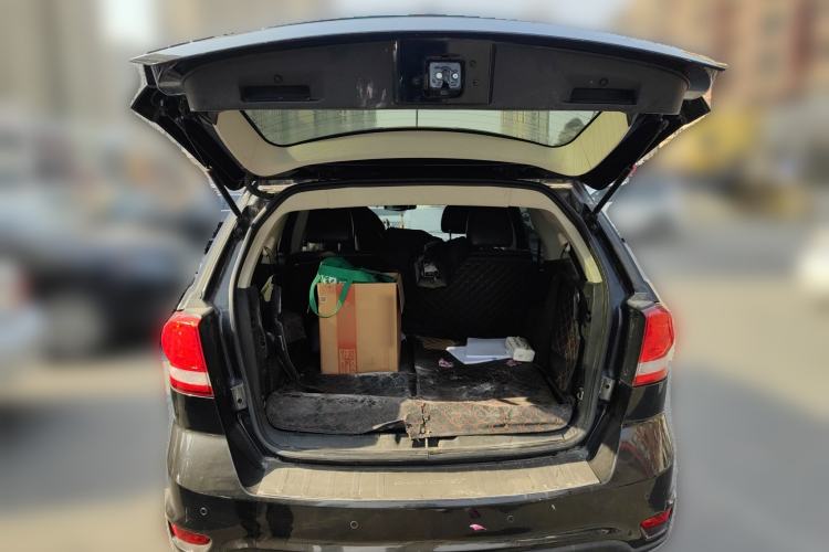 Used Dodge Journey 2013 2.4L Two-Wheel-Drive Smart Edition Trunk