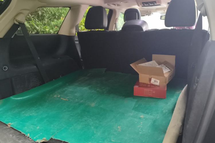 Used Dodge Journey 2013 2.4L Two-Wheel Drive Luxury Version Trunk