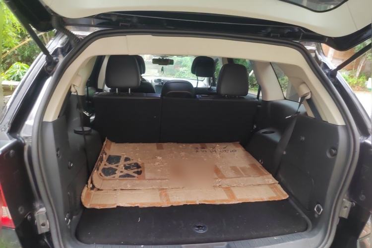 Used Dodge Journey 2013 2.4L Two-Wheel Drive Luxury Version Trunk