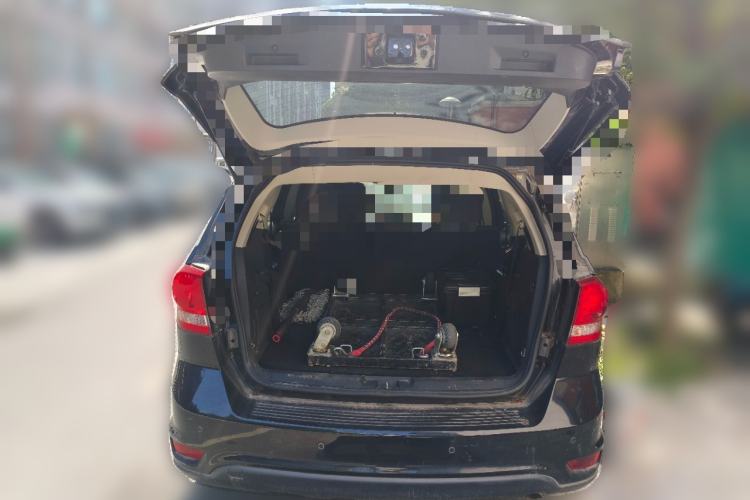 Used Dodge Journey 2013 2.4L Two-Wheel Drive Luxury Version Trunk