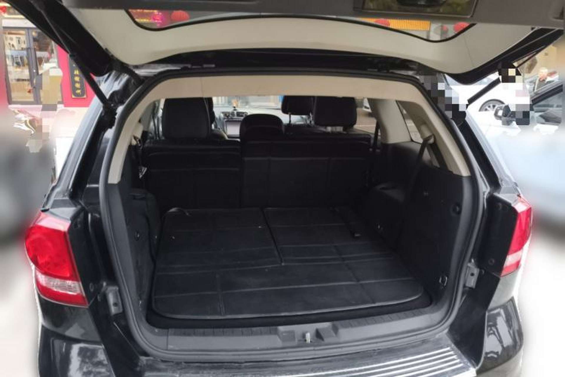 Used Dodge Journey 2013 2.4L Two-Wheel Drive Luxury Version Trunk