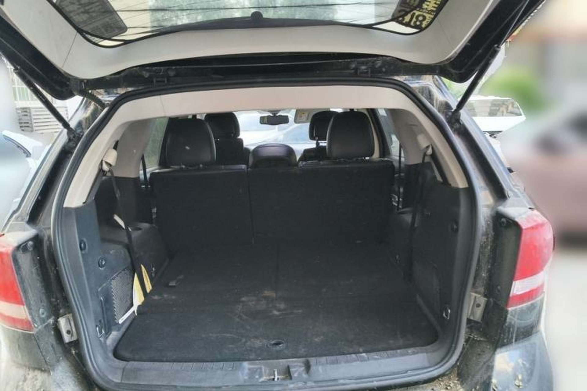 Used Dodge Journey 2013 2.4L Two-Wheel Drive Luxury Version Trunk