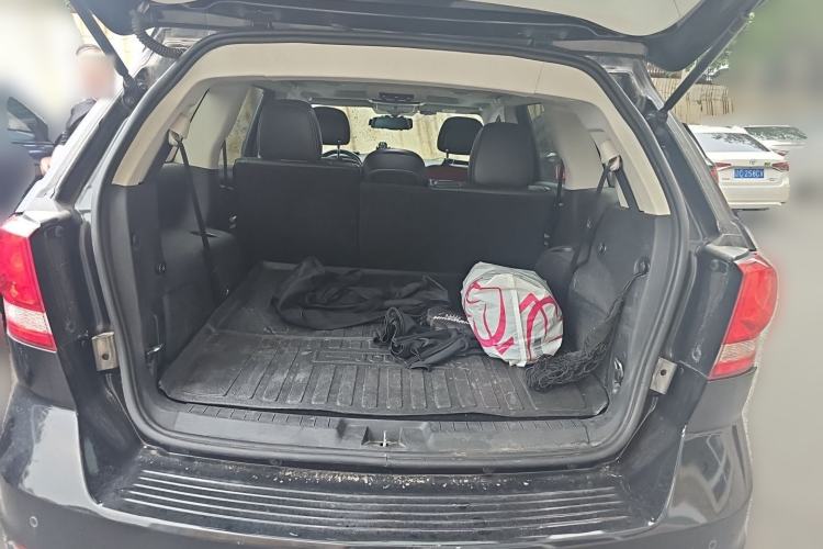 Used Dodge Journey 2013 2.4L Two-Wheel Drive Luxury Version Trunk