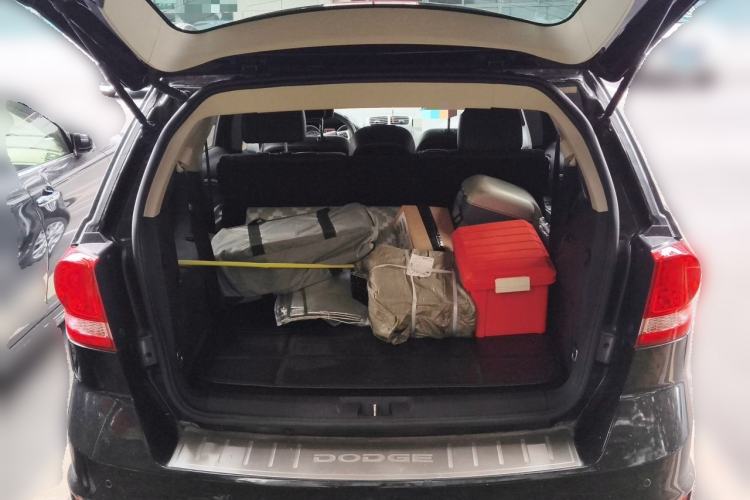 Used Dodge Journey 2013 2.4L Two-Wheel Drive Luxury Version Trunk