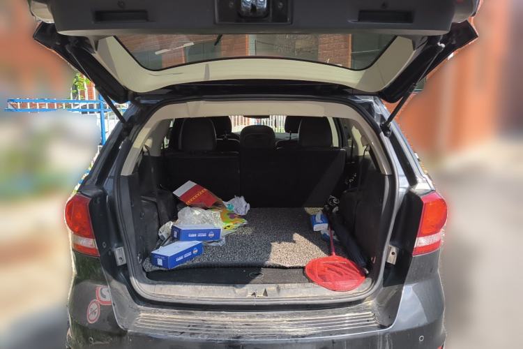 Used Dodge Journey 2013 2.4L Two-Wheel Drive Luxury Version Trunk