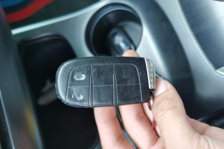 Used Dodge Journey 2013 2.4L Two-Wheel Drive Luxury Version Vehicle Key