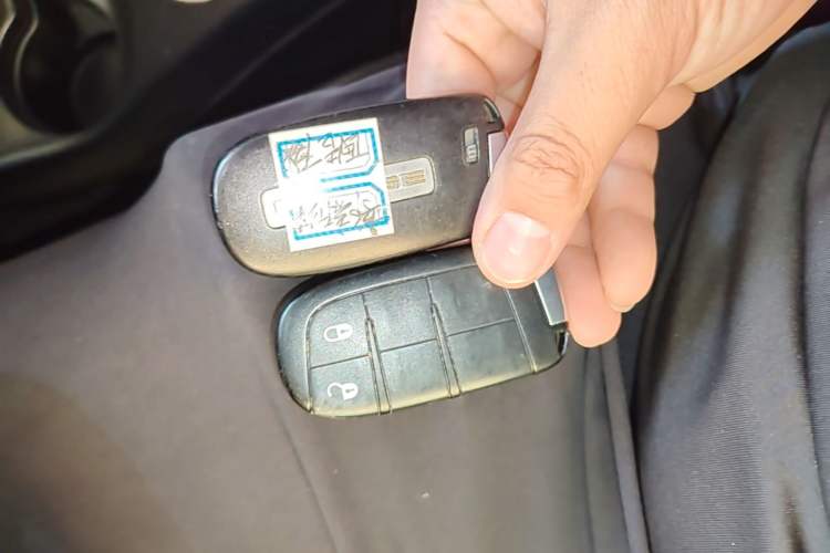 Used Dodge Journey 2013 2.4L Two-Wheel Drive Luxury Version Vehicle Key