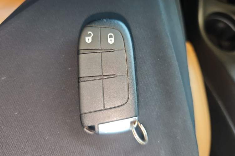 Used Dodge Journey 2013 2.4L Two-Wheel Drive Luxury Version Vehicle Key