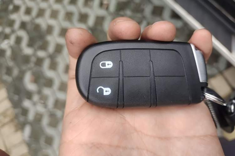 Used Dodge Journey 2013 2.4L Two-Wheel Drive Luxury Version Vehicle Key