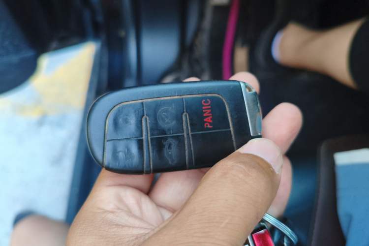 Used Dodge Journey 2013 2.4L Two-Wheel Drive Luxury Version Vehicle Key