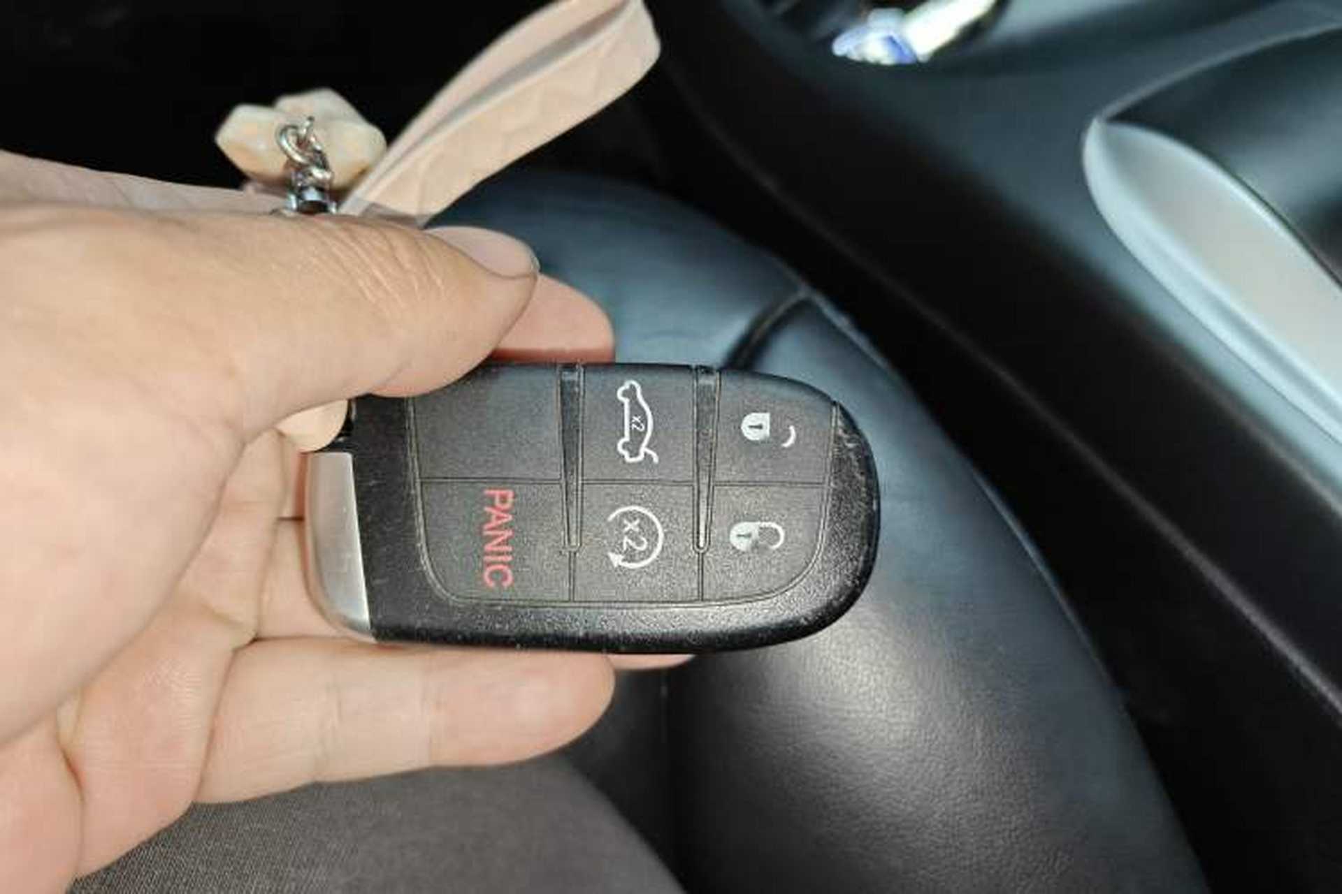 Used Dodge Journey 2013 2.4L Two-Wheel Drive Luxury Version Vehicle Key