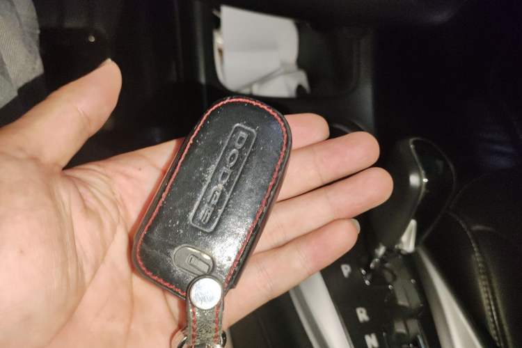 Used Dodge Journey 2013 2.4L Two-Wheel Drive Luxury Version Vehicle Key