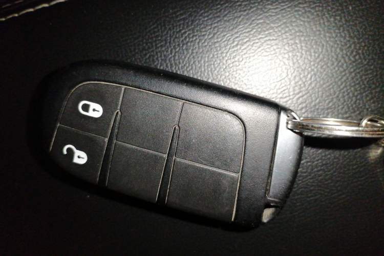Used Dodge Journey 2013 2.4L Two-Wheel Drive Luxury Version Vehicle Key