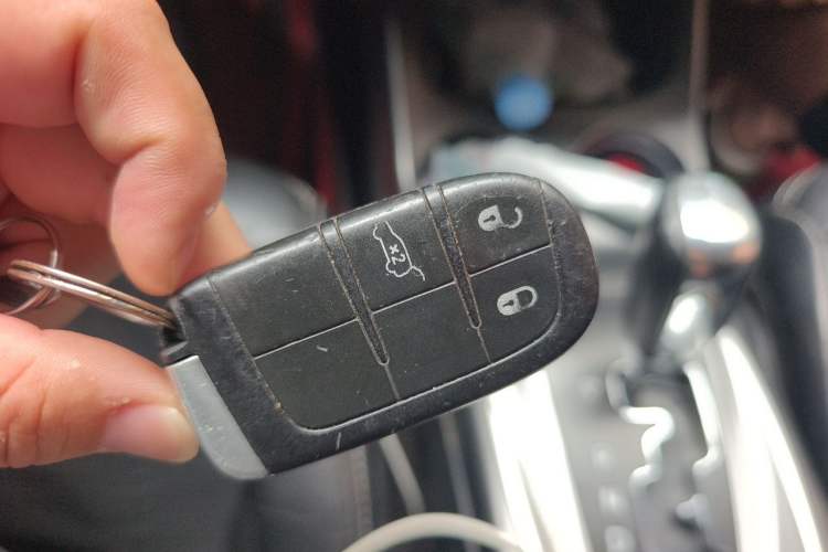 Used Dodge Journey 2013 2.4L Two-Wheel Drive Luxury Version Vehicle Key