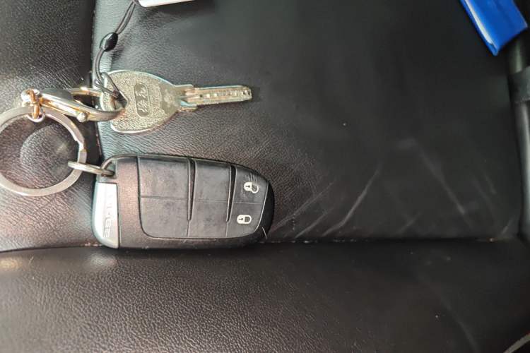 Used Dodge Journey 2013 2.4L Two-Wheel Drive Luxury Version Vehicle Key
