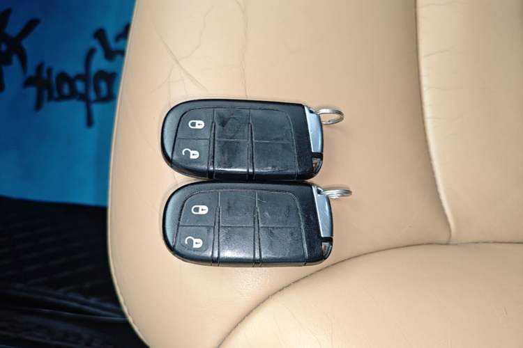 Used Dodge Journey 2013 2.4L Two-Wheel Drive Luxury Version Vehicle Key