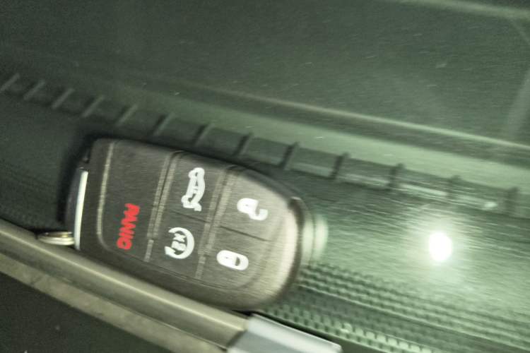 Used Dodge Journey 2013 2.4L Two-Wheel Drive Luxury Version Vehicle Key