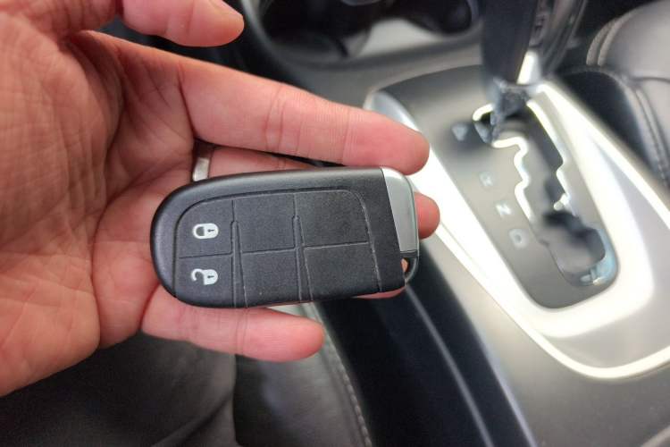 Used Dodge Journey 2013 2.4L Two-Wheel Drive Luxury Version Vehicle Key