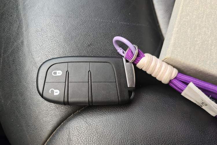Used Dodge Journey 2013 2.4L Two-Wheel Drive Luxury Version Vehicle Key