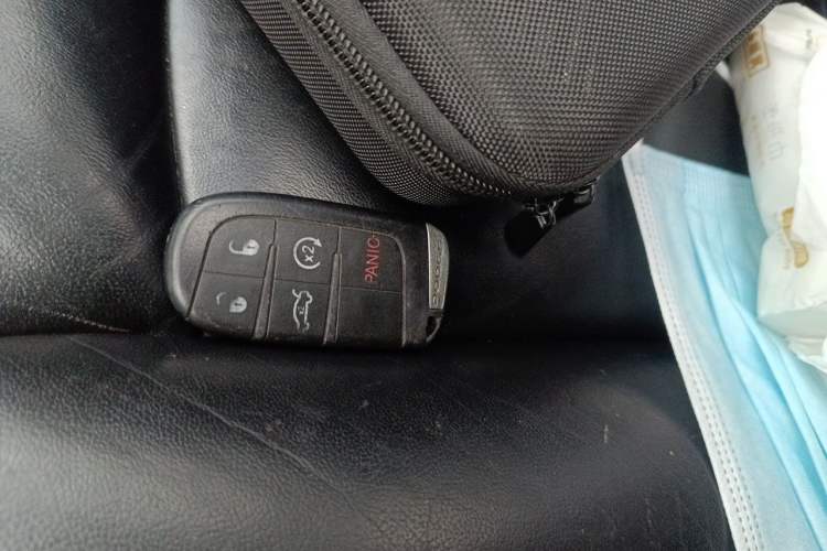 Used Dodge Journey 2013 2.4L Two-Wheel Drive Luxury Version Vehicle Key