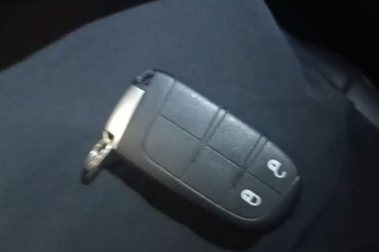 Used Dodge Journey 2013 2.4L Two-Wheel Drive Luxury Version Vehicle Key