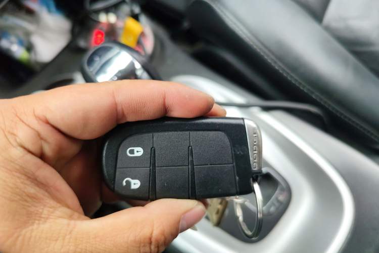 Used Dodge Journey 2013 2.4L Two-Wheel Drive Luxury Version Vehicle Key