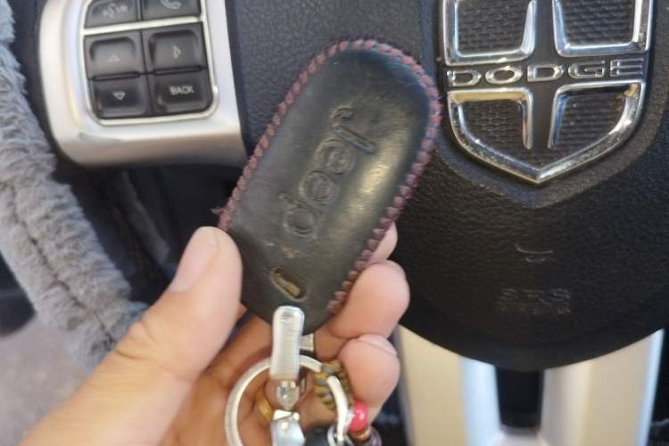 Used Dodge Journey 2013 2.4L Two-Wheel Drive Luxury Version Vehicle Key