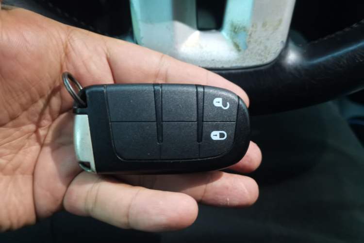 Used Dodge Journey 2013 2.4L Two-Wheel-Drive Smart Edition Vehicle Key