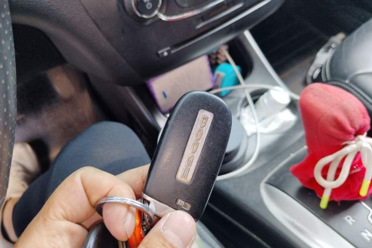 Used Dodge Journey 2013 2.4L Two-Wheel Drive Luxury Version Vehicle Key