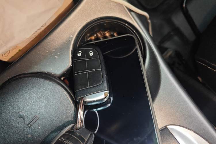 Used Dodge Journey 2013 2.4L Two-Wheel Drive Luxury Version Vehicle Key