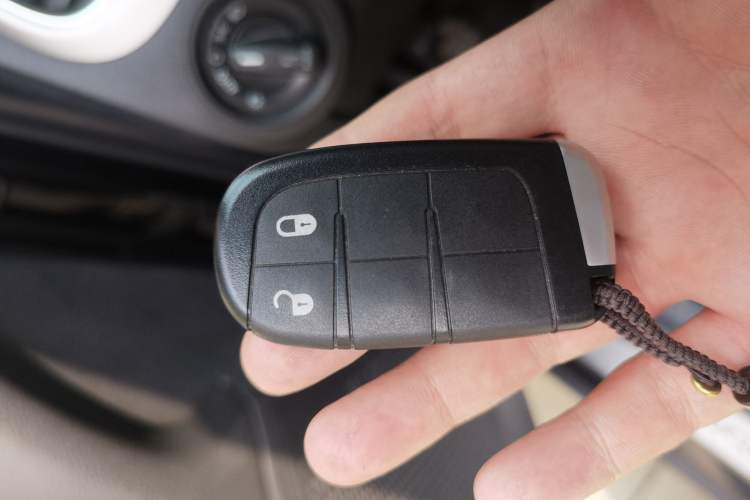 Used Dodge Journey 2013 2.4L Two-Wheel Drive Luxury Version Vehicle Key