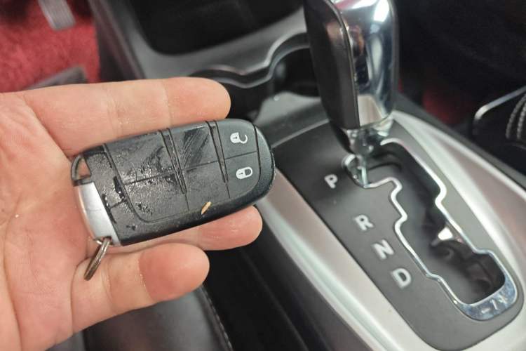 Used Dodge Journey 2013 2.4L Two-Wheel Drive Luxury Version Vehicle Key