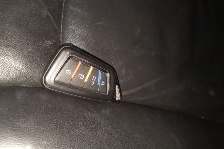 Used Dodge Journey 2013 2.4L Two-Wheel Drive Luxury Version Vehicle Key