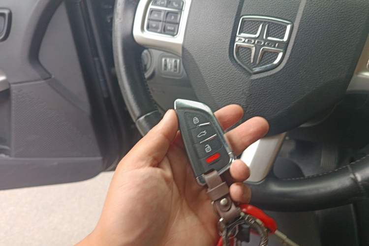 Used Dodge Journey 2013 2.4L Two-Wheel Drive Luxury Version Vehicle Key