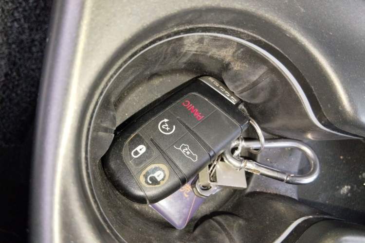 Used Dodge Journey 2013 2.4L Two-Wheel Drive Luxury Version Vehicle Key