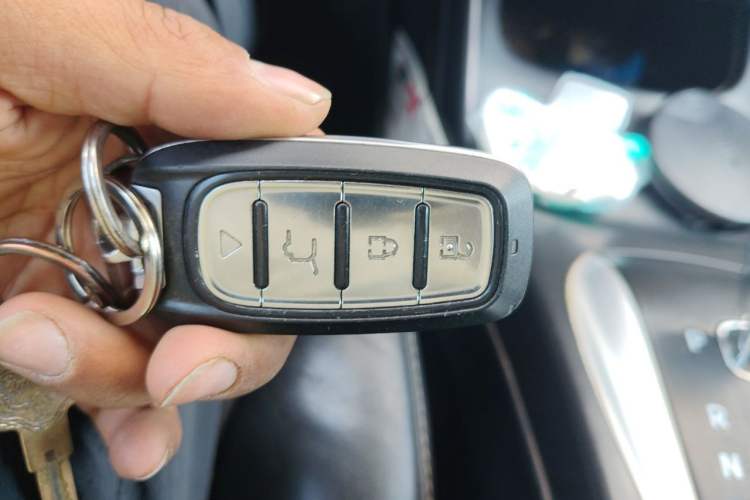 Used Dodge Journey 2013 2.4L Two-Wheel Drive Luxury Version Vehicle Key