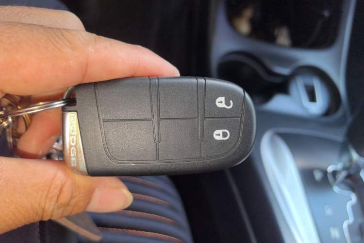 Used Dodge Journey 2013 2.4L Two-Wheel Drive Luxury Version Vehicle Key