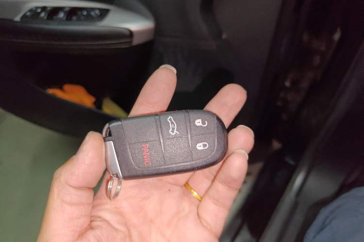 Used Dodge Journey 2013 2.4L Two-Wheel Drive Luxury Version Vehicle Key