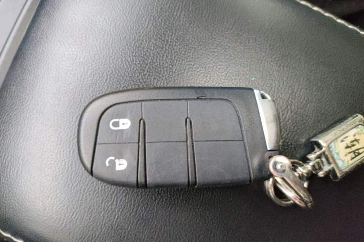 Used Dodge Journey 2013 2.4L Two-Wheel Drive Luxury Version Vehicle Key
