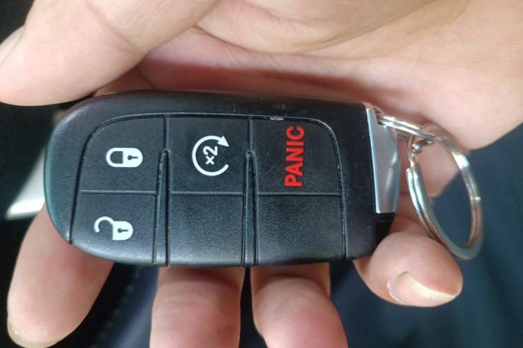 Used Dodge Journey 2013 2.4L Two-Wheel Drive Luxury Version Vehicle Key
