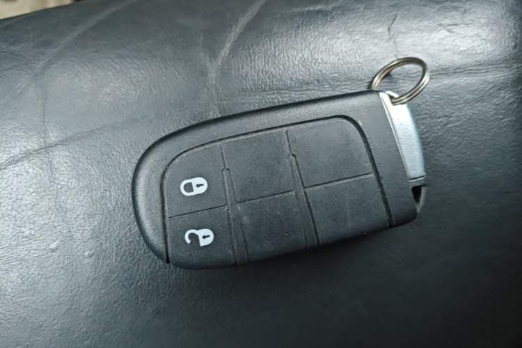 Used Dodge Journey 2013 2.4L Two-Wheel Drive Luxury Version Vehicle Key